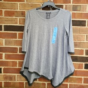 Chelsea & Theodore Asymetrical Hem Top